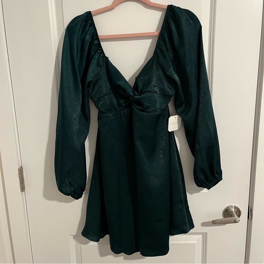 NEW Altar’d State Green Satin Holiday Dress Plus Size Medium NWT - Picture 3 of 5